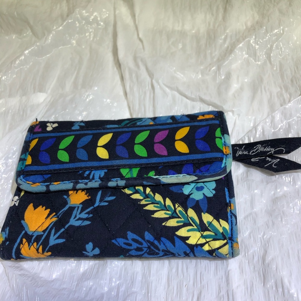 Vera Bradley wallet. Holds 9 cards zip coin pouch bill holder 5.5” W x 4…